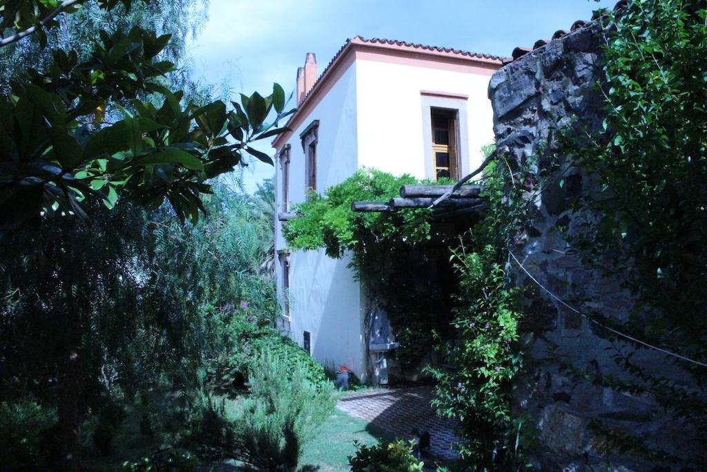 Вилла Stone House With Garden In Cunda/Айвалык Номер фото